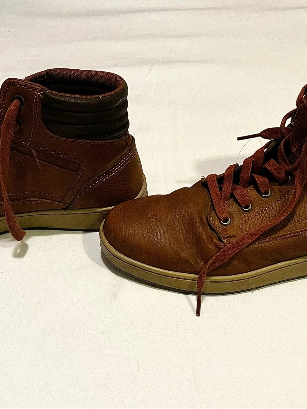 Men’s Sz 8 brown high-top lifestyle sneakers